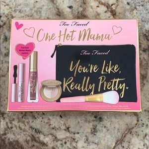 Too Faced One Hot Mama gift set
